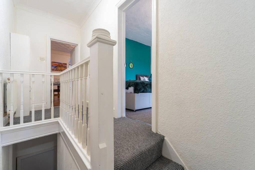 The Miracle Spacious 2 Bedroom 3 Beds Hull Apartment