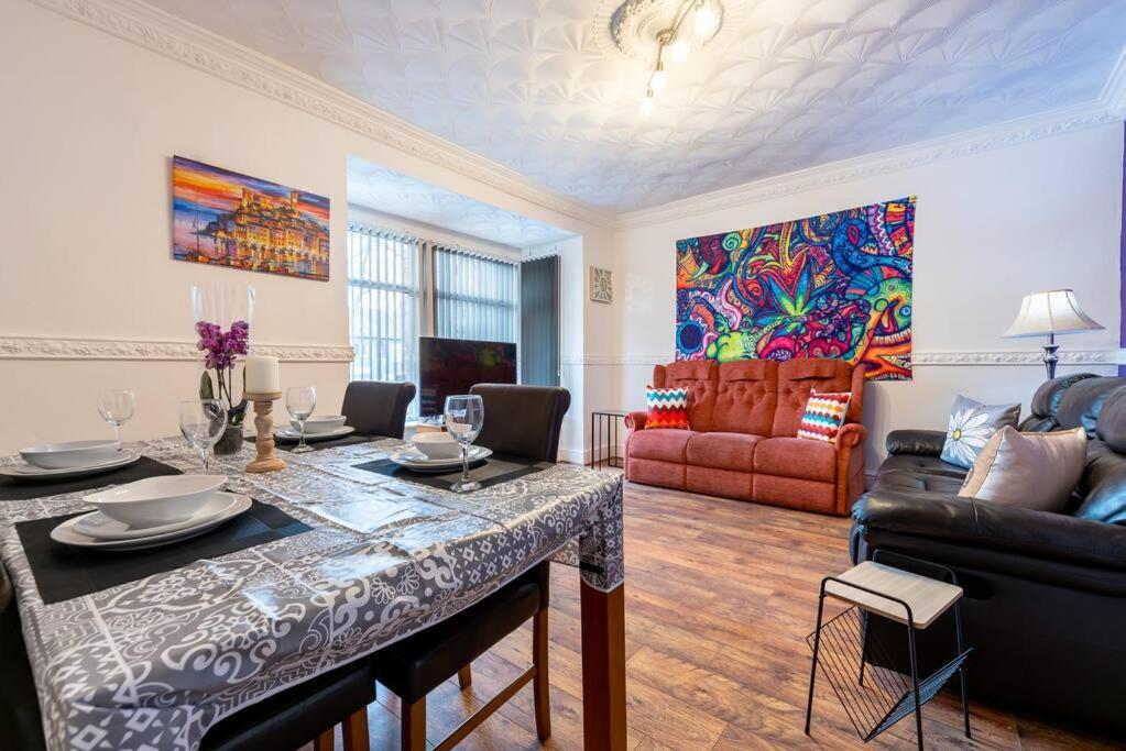 The Miracle Spacious 2 Bedroom 3 Beds Hull Apartment *