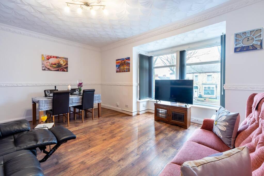 The Miracle Spacious 2 Bedroom 3 Beds Hull Apartment *