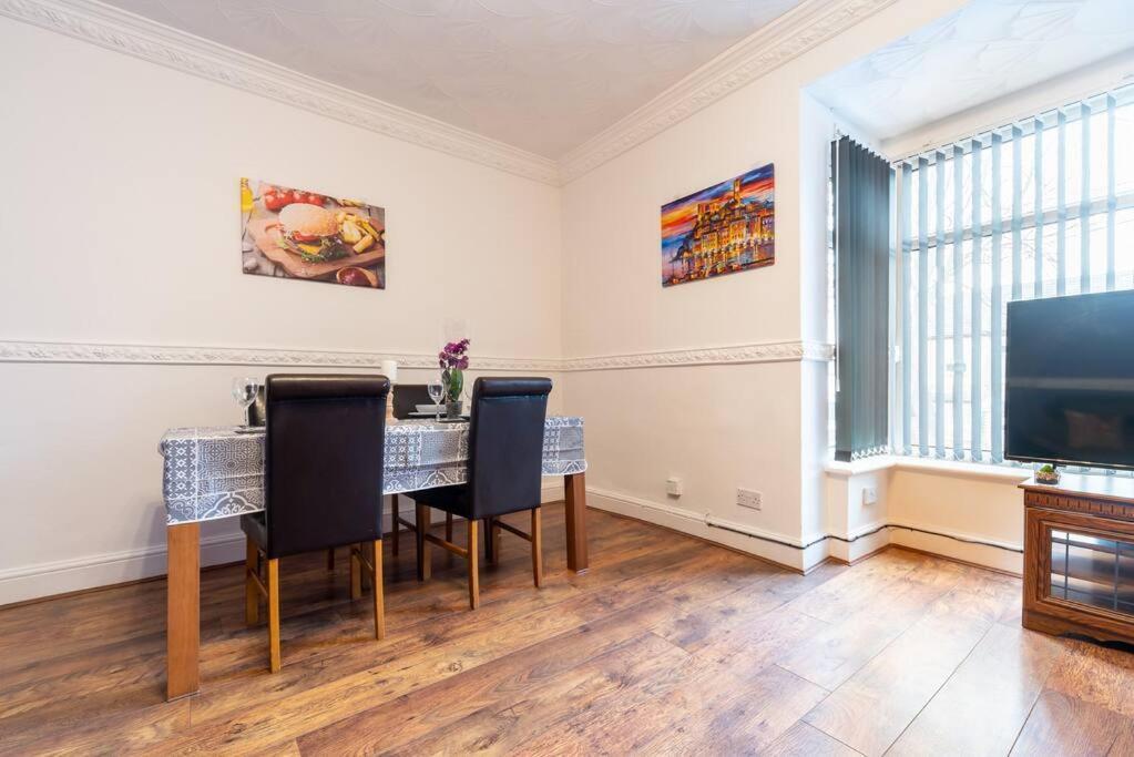 The Miracle Spacious 2 Bedroom 3 Beds Hull Apartment *