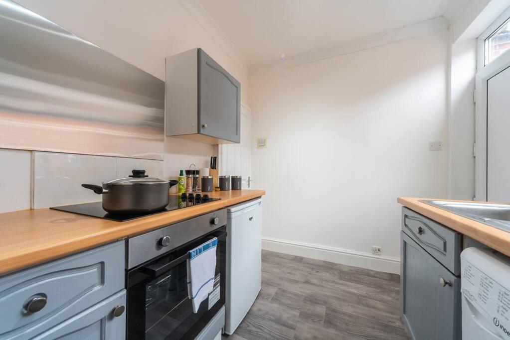 The Miracle Spacious 2 Bedroom 3 Beds Hull Apartment