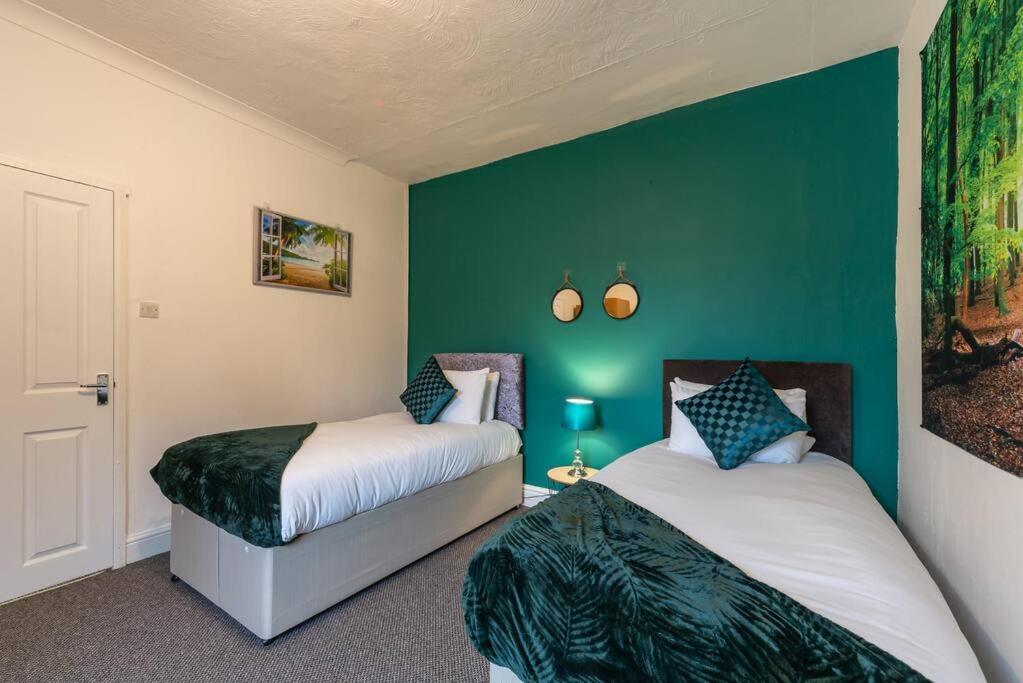 The Miracle Spacious 2 Bedroom 3 Beds Hull * Kingston upon Hull
