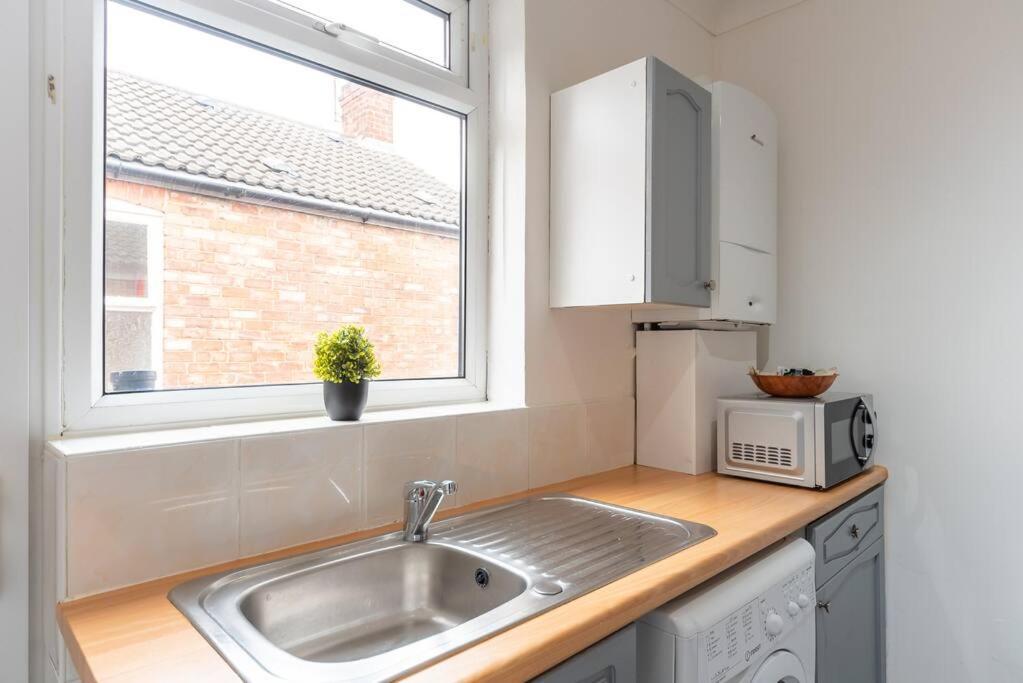 The Miracle Spacious 2 Bedroom 3 Beds Hull * Kingston upon Hull