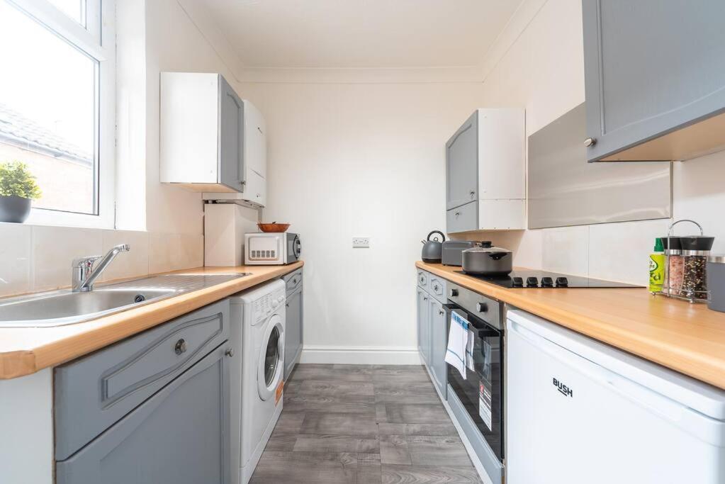 The Miracle Spacious 2 Bedroom 3 Beds Hull Apartment *